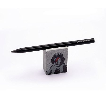 Набор Pininfarina Banksy Lizzy Stardust: карандаш SMART с бетонной подставкой