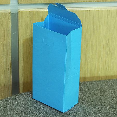 Коробка из цветного картона 